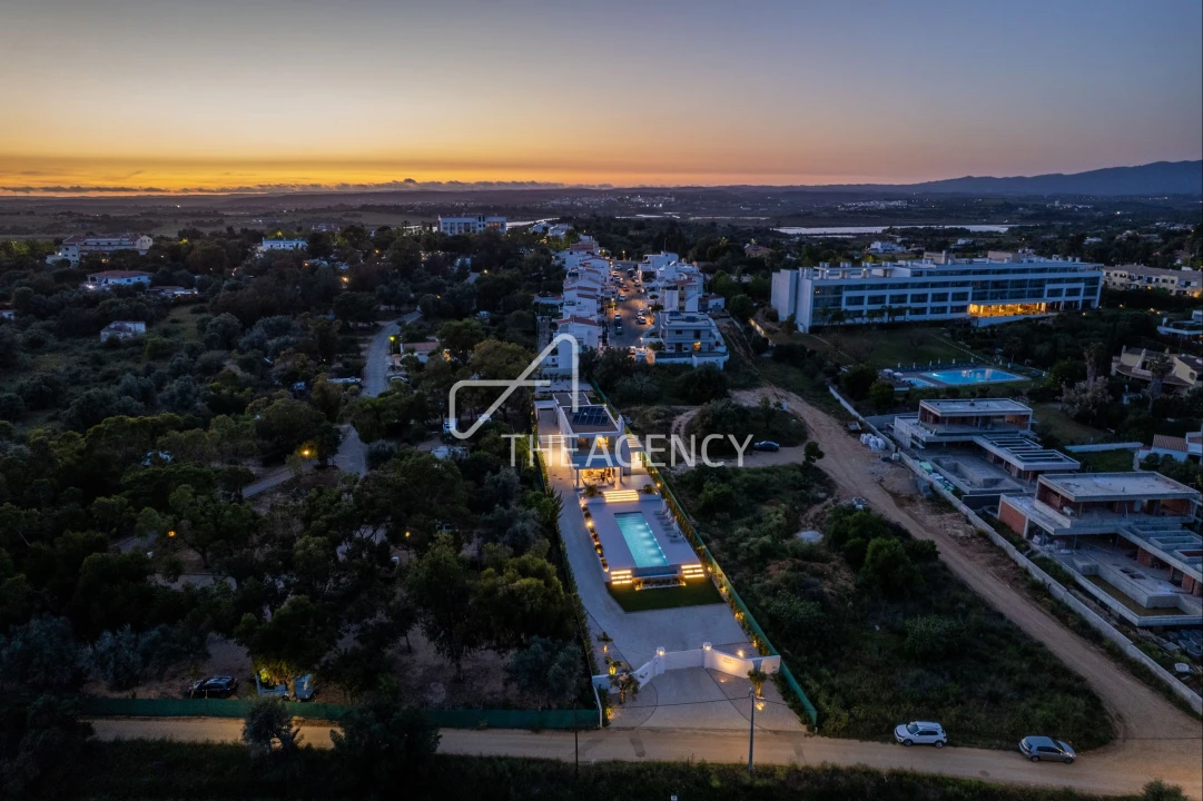 Moradia T8 para Venda em Alvor Foto 58