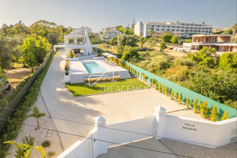 Moradia T8 para Venda em Alvor Foto 3