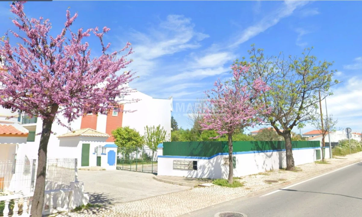 Moradia T3 para Venda em Ferreiras Foto 4