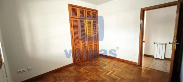 Moradia T4 para Venda em Canedo