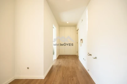 Apartamento T1 para Venda em Nogueira e Silva Escura