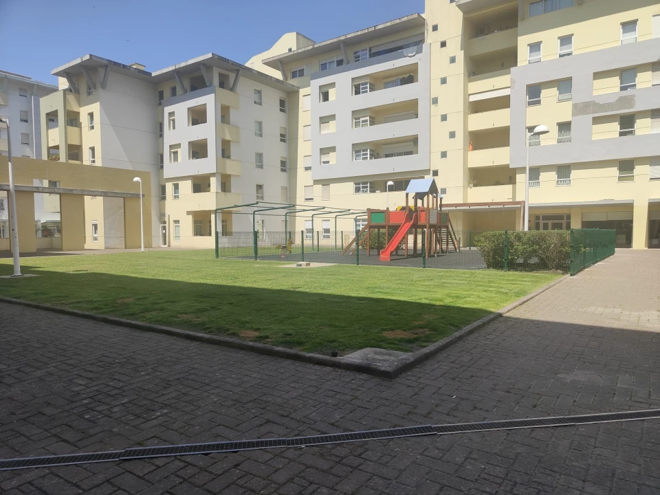 Apartamento T1 para Arrendamento em Alvalade Foto 19