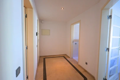 Apartamento T1 para Arrendamento em Alvalade