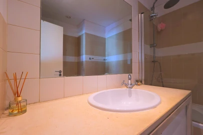 Apartamento T1 para Arrendamento em Alvalade