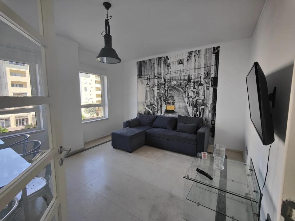 Apartamento T1 para Arrendamento em Alvalade Foto 1