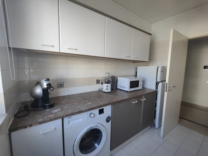 Apartamento T1 para Arrendamento em Alvalade Foto 9