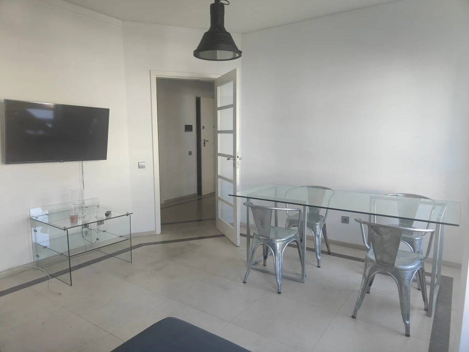 Apartamento T1 para Arrendamento em Alvalade Foto 4