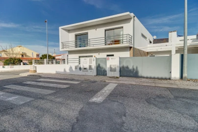 Moradia T4 para Venda em São Domingos de Rana