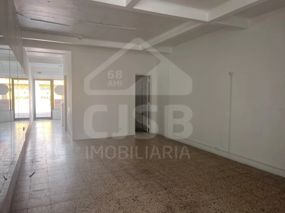 Loja para Arrendamento em Benavente Foto 1