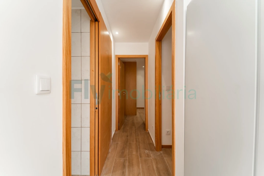 Moradia T2 para Venda em Regilde Foto 6