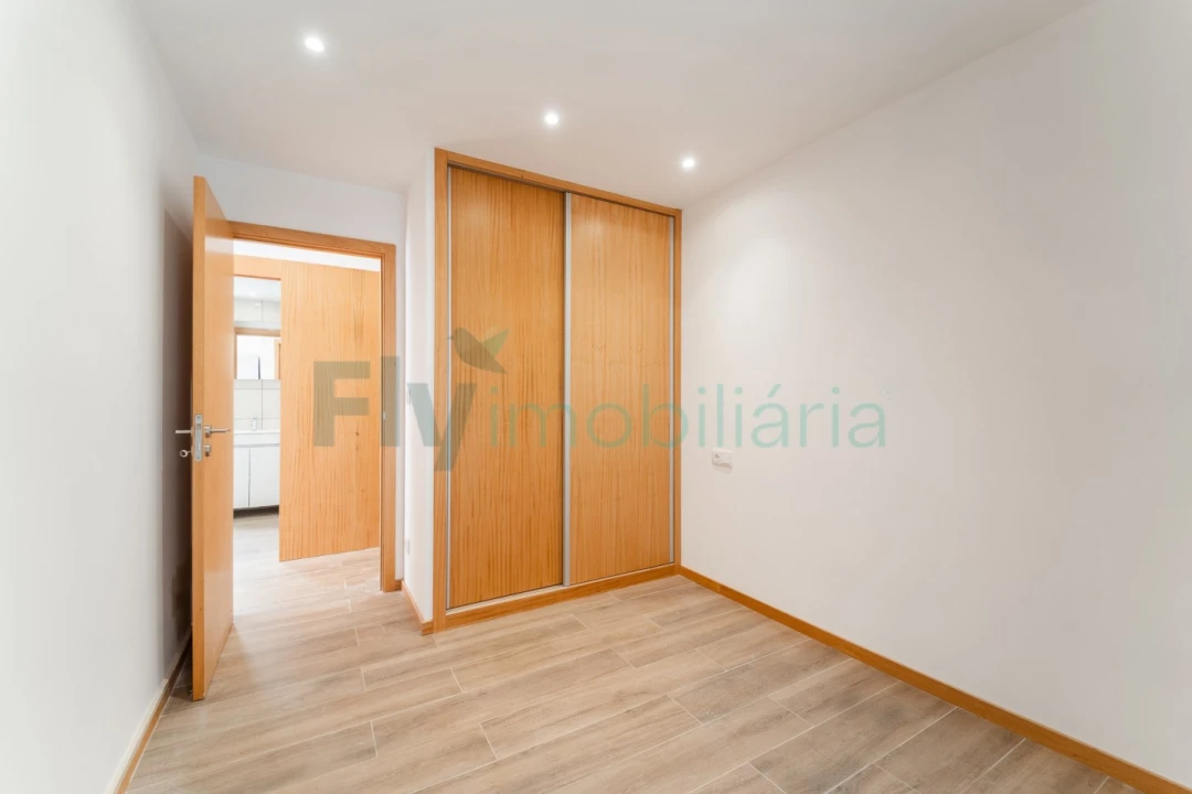 Moradia T2 para Venda em Regilde Foto 10