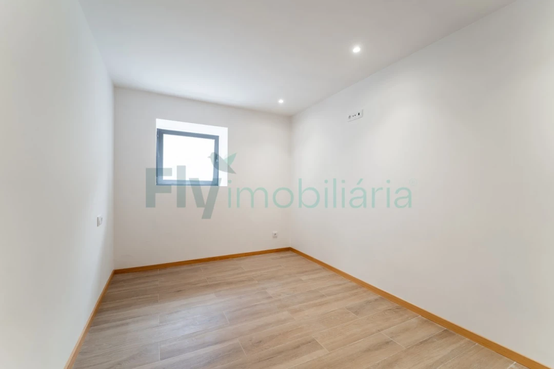 Moradia T2 para Venda em Regilde Foto 17