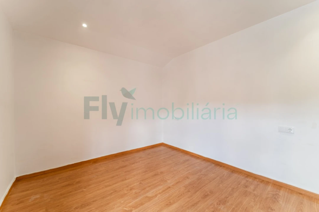 Moradia T2 para Venda em Regilde Foto 16