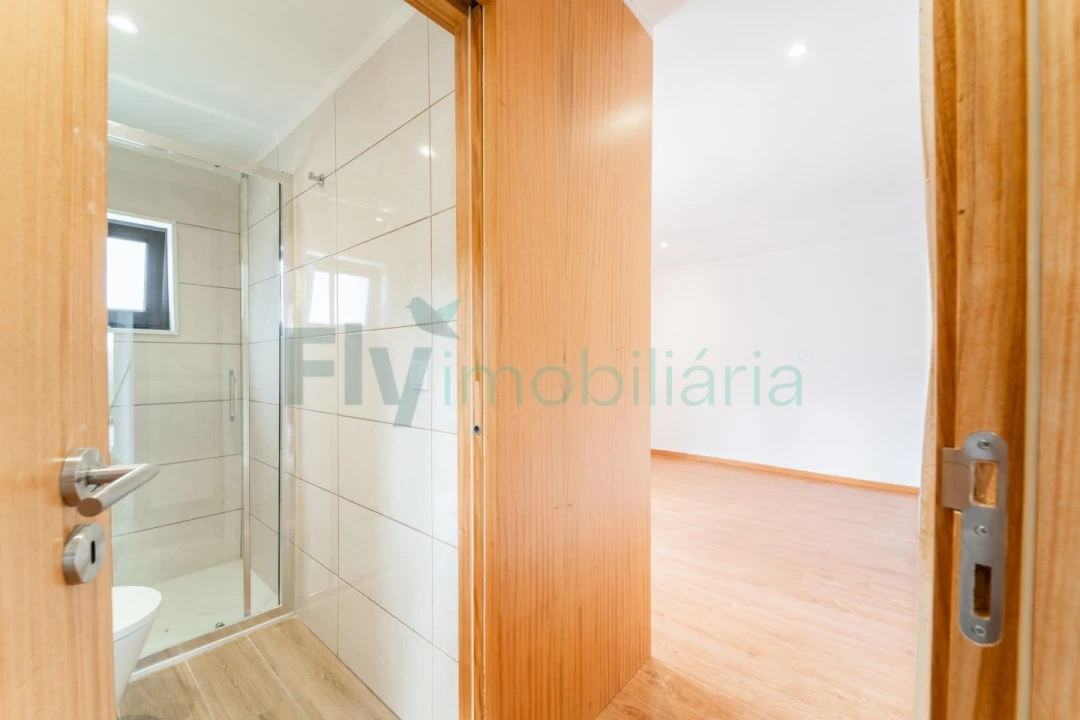 Moradia T2 para Venda em Regilde Foto 19