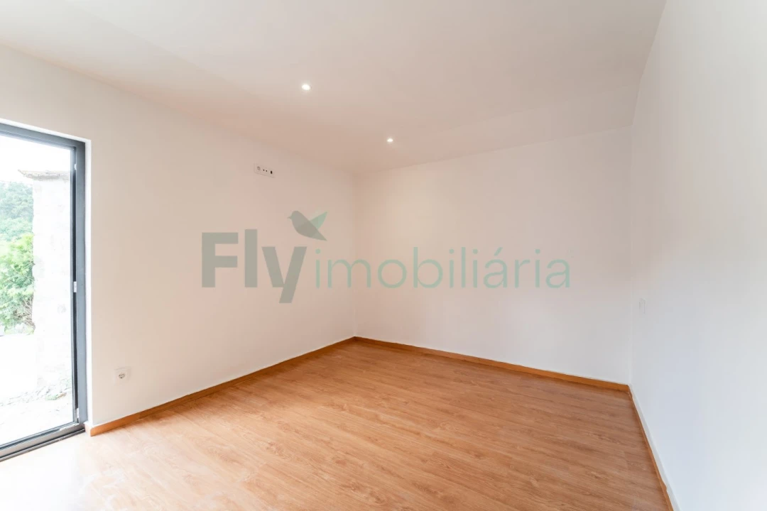 Moradia T2 para Venda em Regilde Foto 11