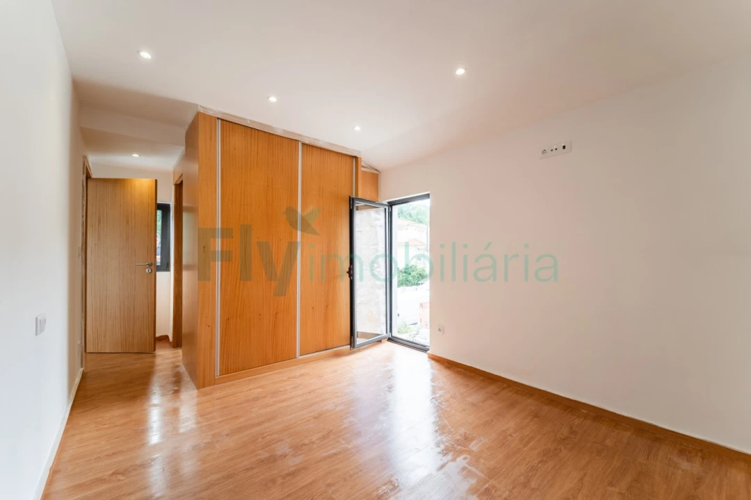Moradia T2 para Venda em Regilde Foto 12