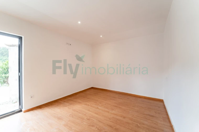 Moradia T2 para Venda em Regilde Foto 11