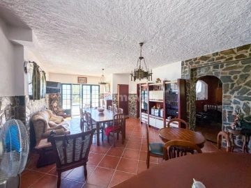 Moradia T7 para Venda em Serra e Junceira