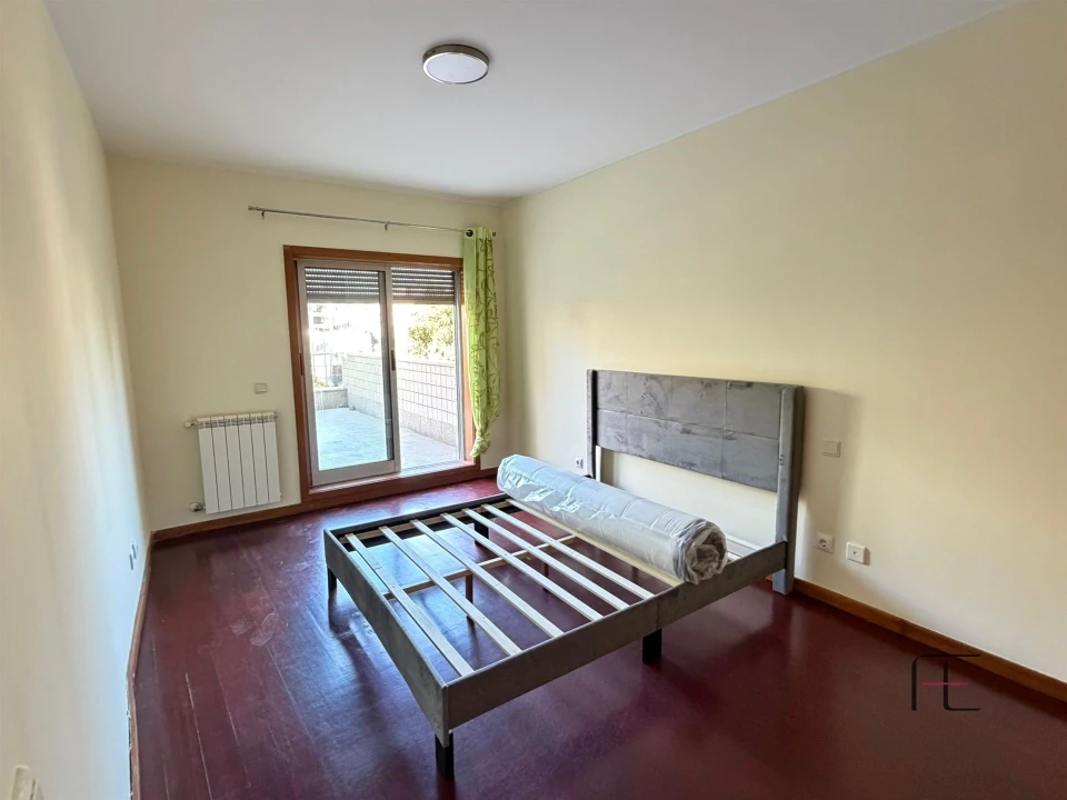 Apartamento T2 para Arrendamento em Baguim do Monte (Rio Tinto) Foto 12