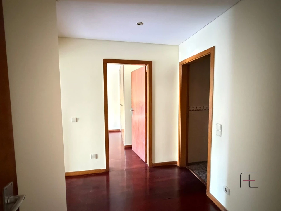 Apartamento T2 para Arrendamento em Baguim do Monte (Rio Tinto) Foto 9