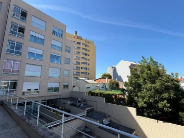 Apartamento T2 para Arrendamento em Baguim do Monte (Rio Tinto)