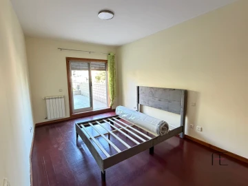 Apartamento T2 para Arrendamento em Baguim do Monte (Rio Tinto)
