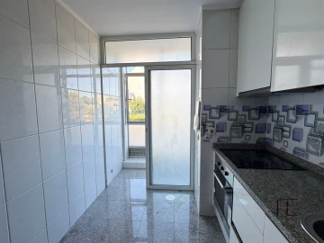 Apartamento T2 para Arrendamento em Baguim do Monte (Rio Tinto)