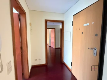Apartamento T2 para Arrendamento em Baguim do Monte (Rio Tinto)