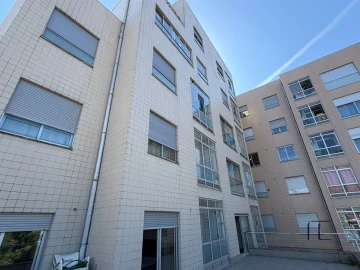 Apartamento T2 para Arrendamento em Baguim do Monte (Rio Tinto)