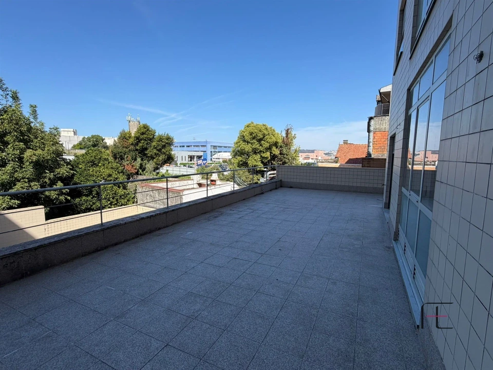Apartamento T2 para Arrendamento em Baguim do Monte (Rio Tinto) Foto 3