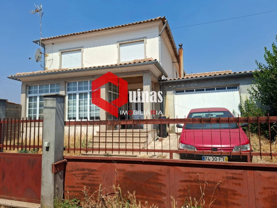 Moradia T5 para Venda em Sabugal e Aldeia de Santo António Foto 1