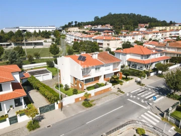 Moradia T4 para Venda em Candoso Santiago e Mascotelos