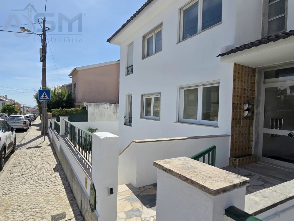 Apartamento T2 para Arrendamento em São Domingos de Rana Foto 25