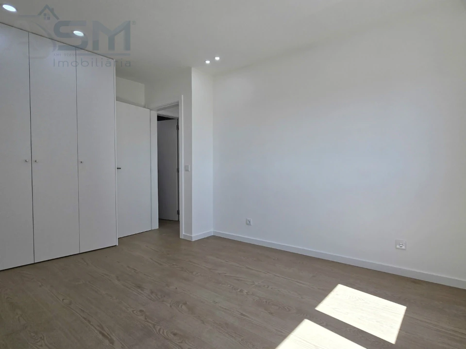 Apartamento T2 para Arrendamento em São Domingos de Rana Foto 16