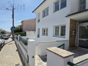 Apartamento T2 para Arrendamento em São Domingos de Rana