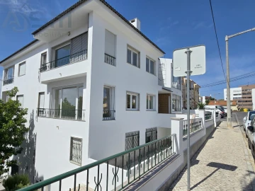 Apartamento T2 para Arrendamento em São Domingos de Rana
