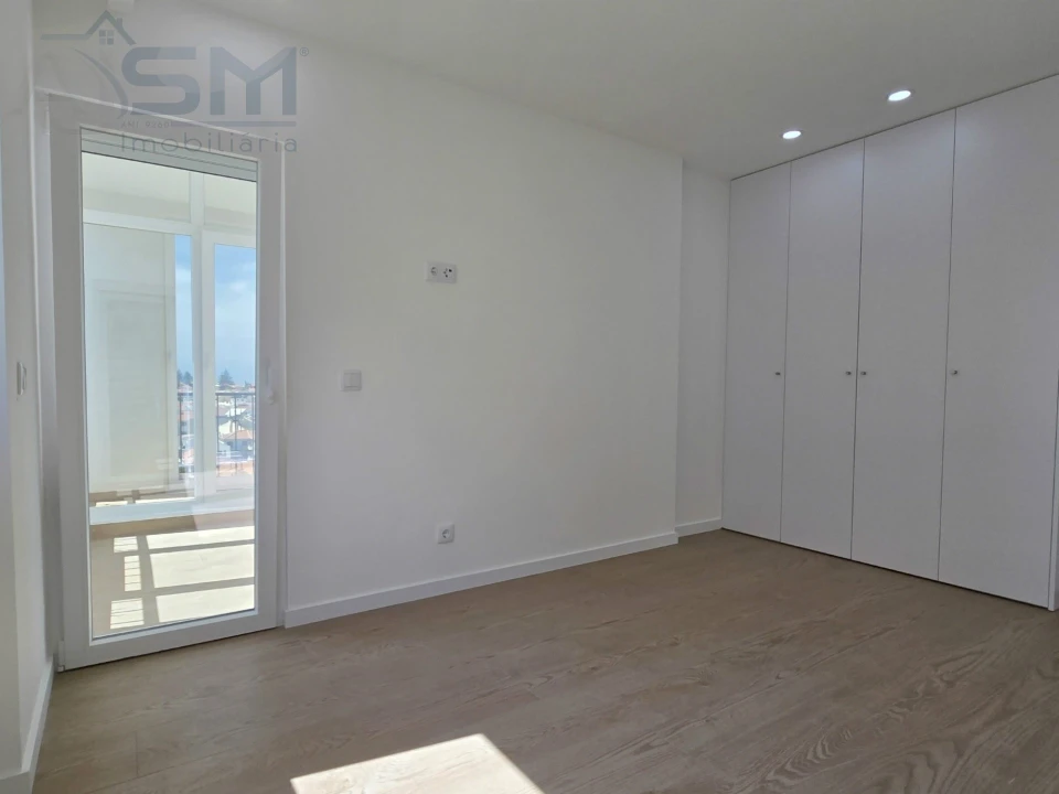 Apartamento T2 para Arrendamento em São Domingos de Rana Foto 17