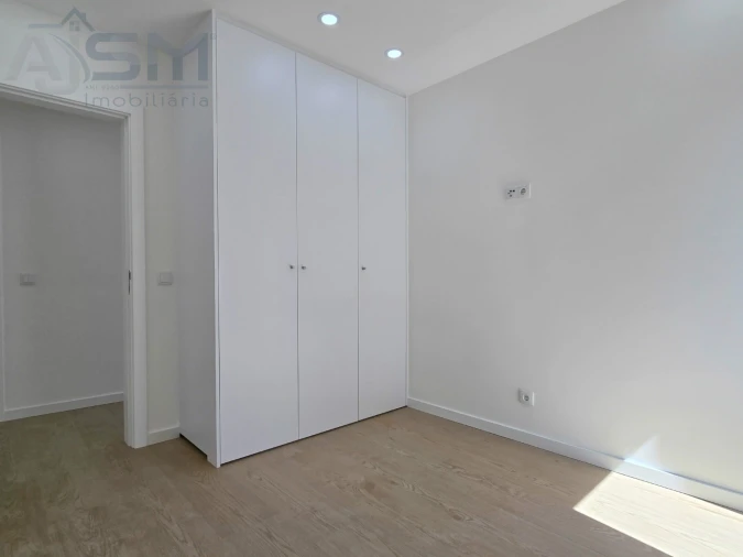Apartamento T2 para Arrendamento em São Domingos de Rana Foto 13