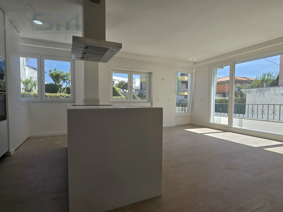 Apartamento T2 para Arrendamento em São Domingos de Rana Foto 2