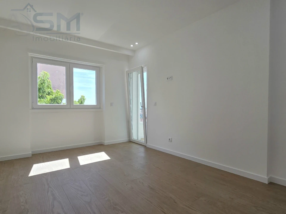 Apartamento T2 para Arrendamento em São Domingos de Rana Foto 15
