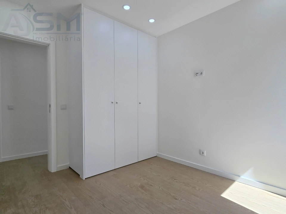 Apartamento T2 para Arrendamento em São Domingos de Rana Foto 13