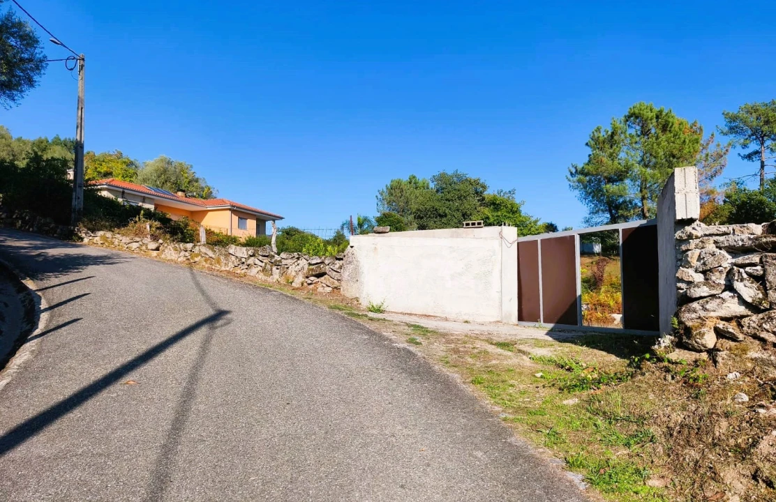 Terreno para Venda em Couto Foto 1
