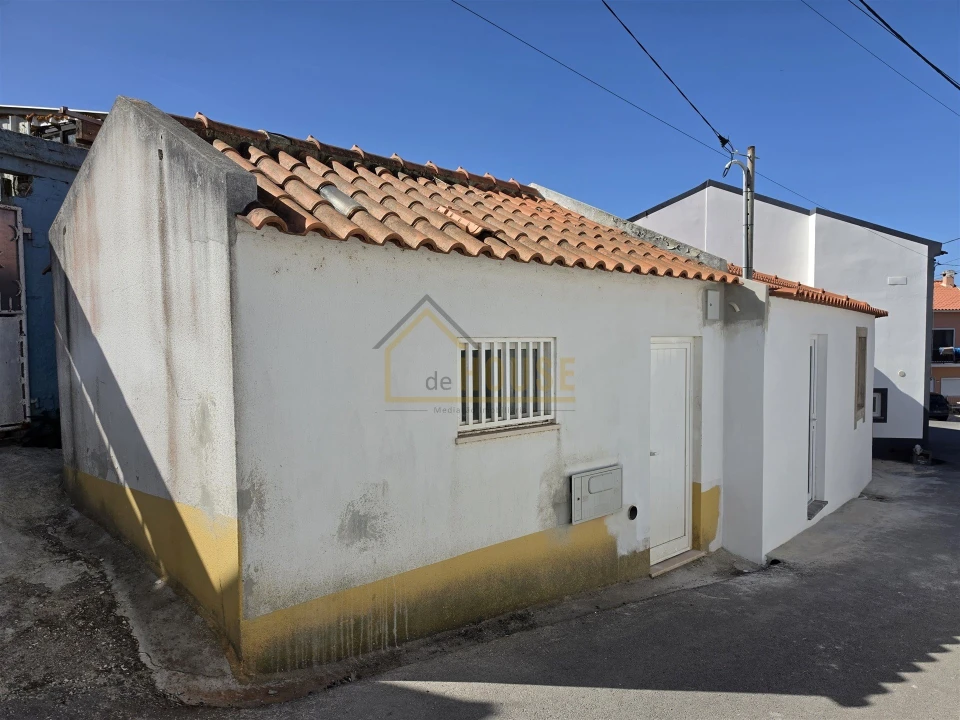 Moradia T2 para Venda em Miragaia e Marteleira Foto 13