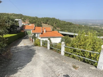 Moradia T3 para Venda em Gouveia (São Pedro e São Julião)