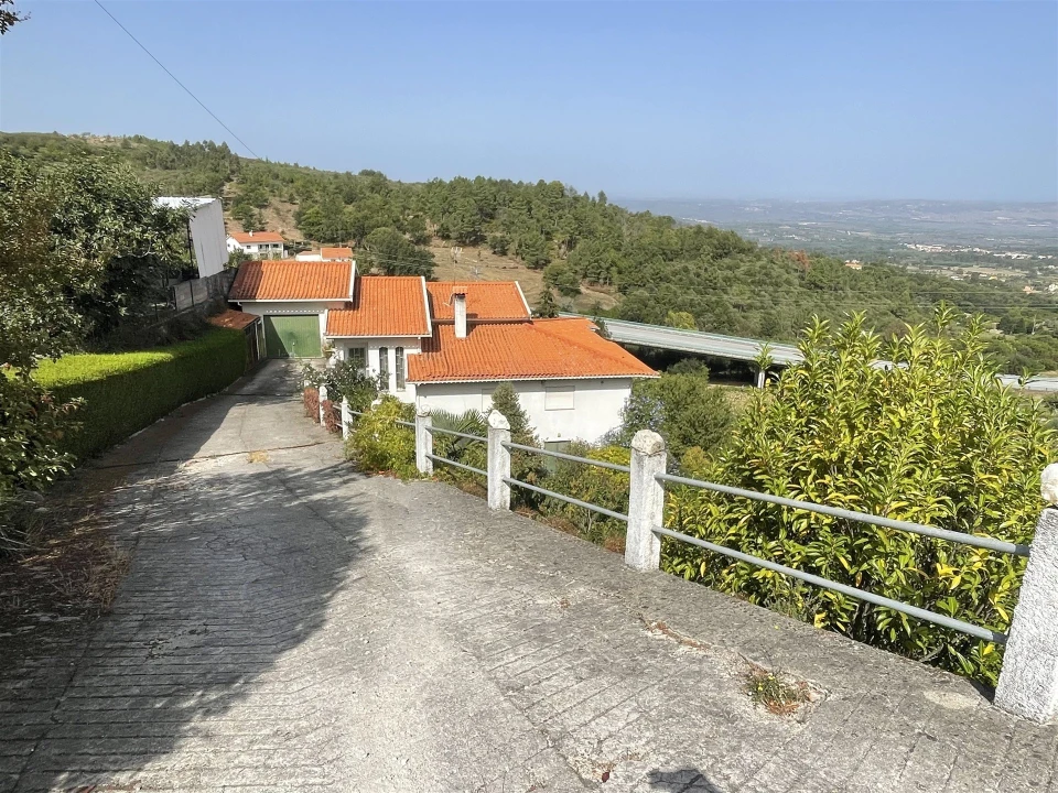 Moradia T3 para Venda em Gouveia (São Pedro e São Julião) Foto 2