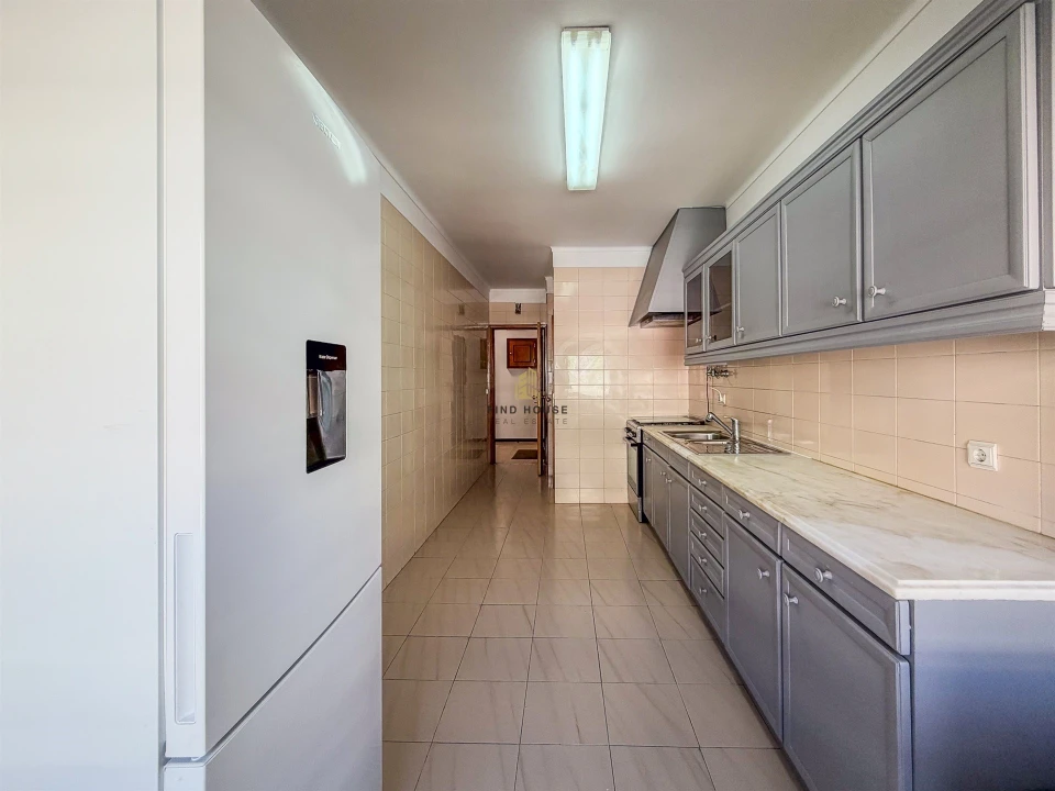 Apartamento T3 para Arrendamento em Benfica Foto 25