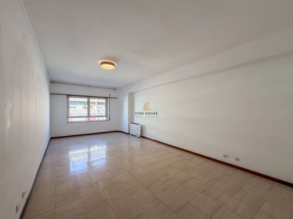 Apartamento T3 para Arrendamento em Benfica Foto 2