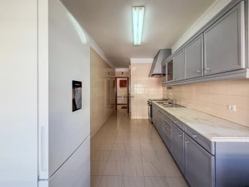 Apartamento T3 para Arrendamento em Benfica