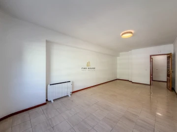 Apartamento T3 para Arrendamento em Benfica