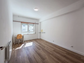 Apartamento T3 para Arrendamento em Benfica